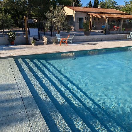 Camping Sainte Victoire Beaurecueil Esterno foto