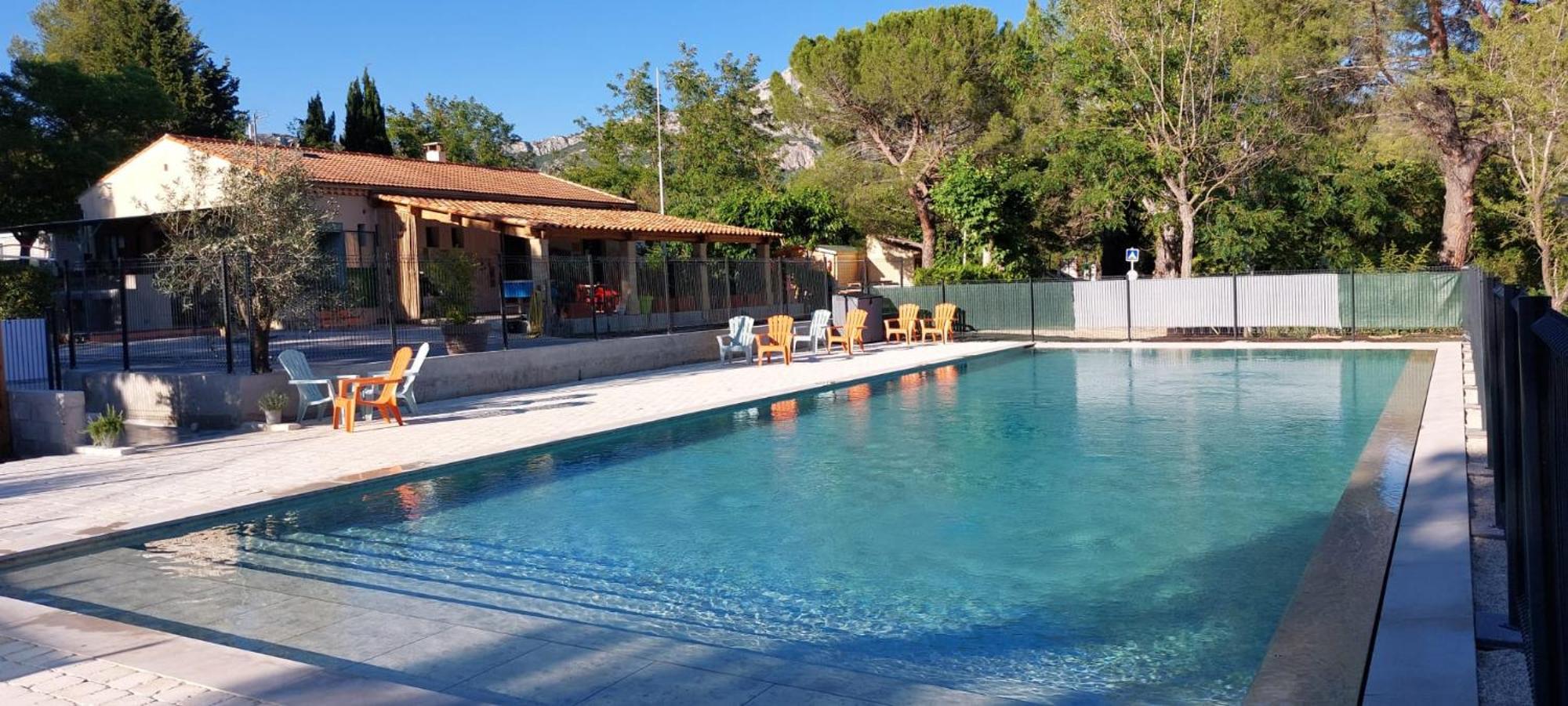 Camping Sainte Victoire Beaurecueil Esterno foto