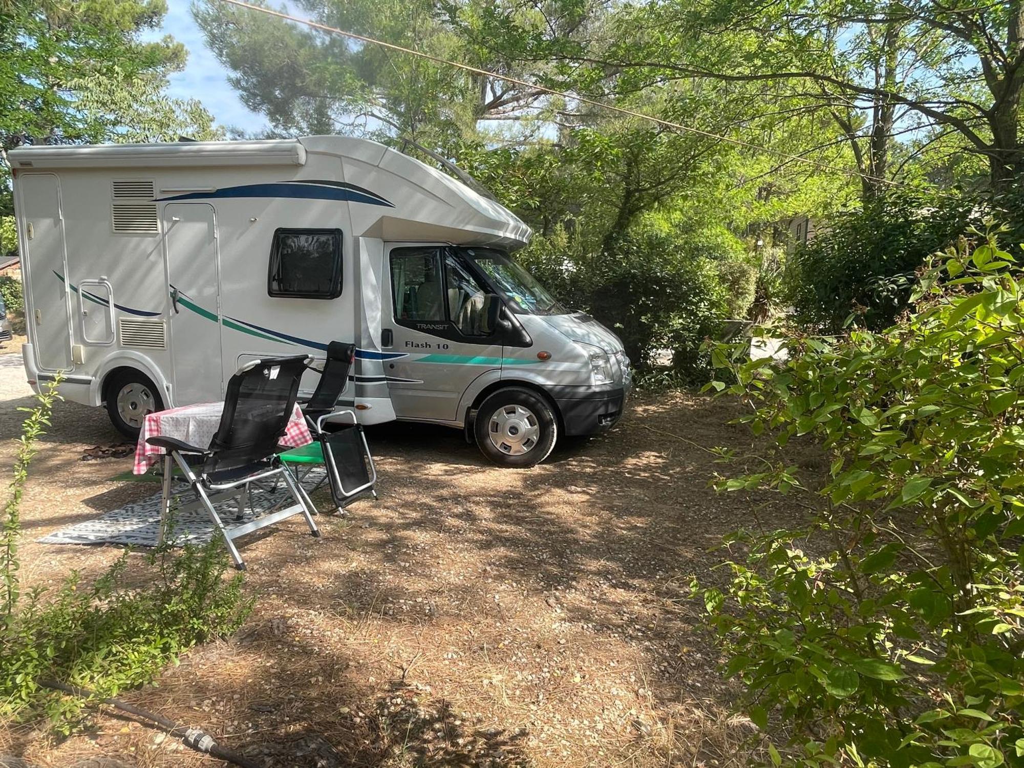 Camping Sainte Victoire Beaurecueil Esterno foto